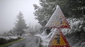 Πολλοί Λαρισαίοι επέλεξαν εκδρομή στο χιονισμένο Περτούλι